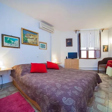 Carmen Apartment